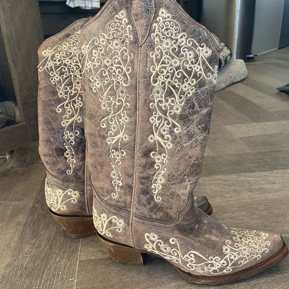 Embroidered Western Cowboy Boots